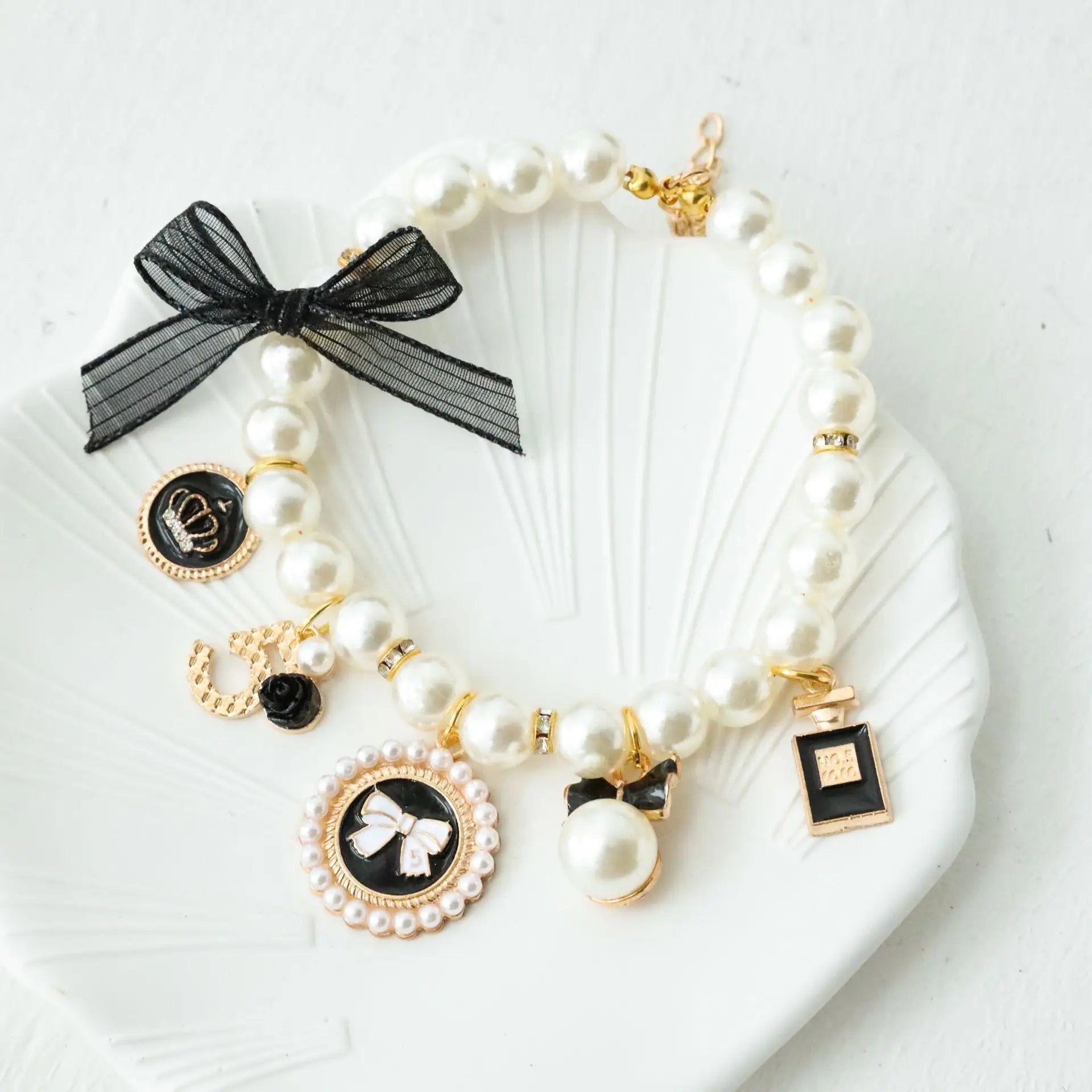 Pearl Pendant Collar.