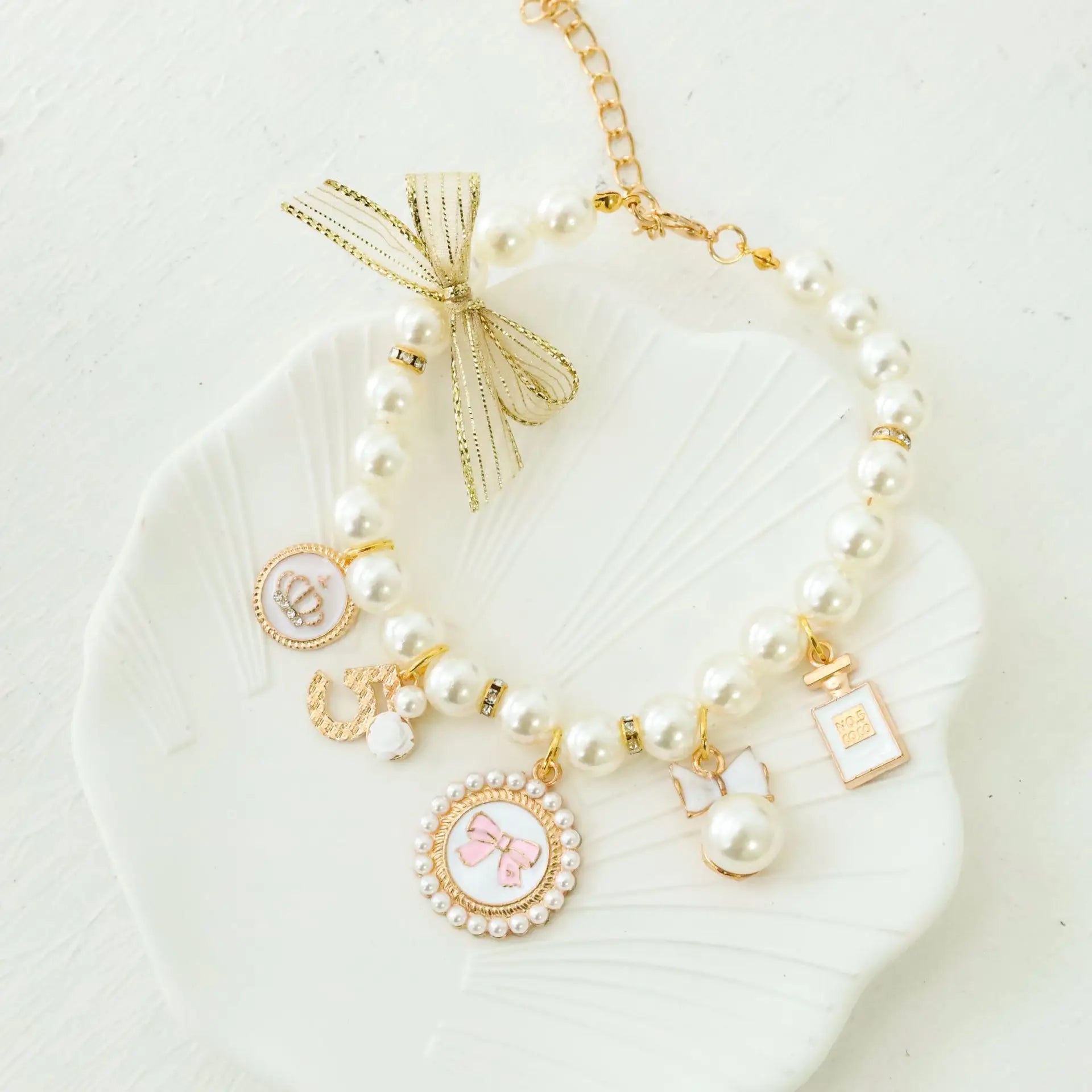 Pearl Pendant Collar.